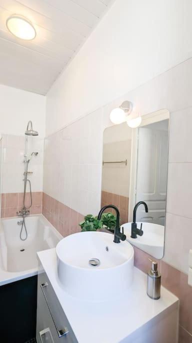 Apartment Cosy Tropical 2ch - Quartier Des Halles - Garage